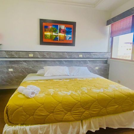 פוארטו בקריסו מורנו Hotel Los Algarrobos מראה חיצוני תמונה