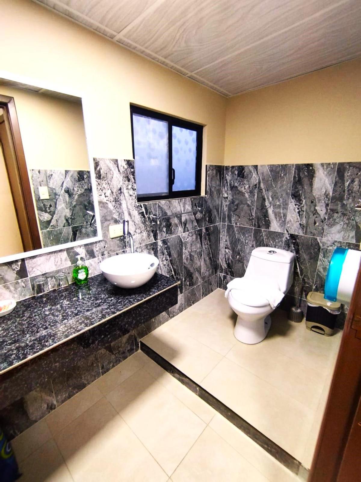 פוארטו בקריסו מורנו Hotel Los Algarrobos מראה חיצוני תמונה