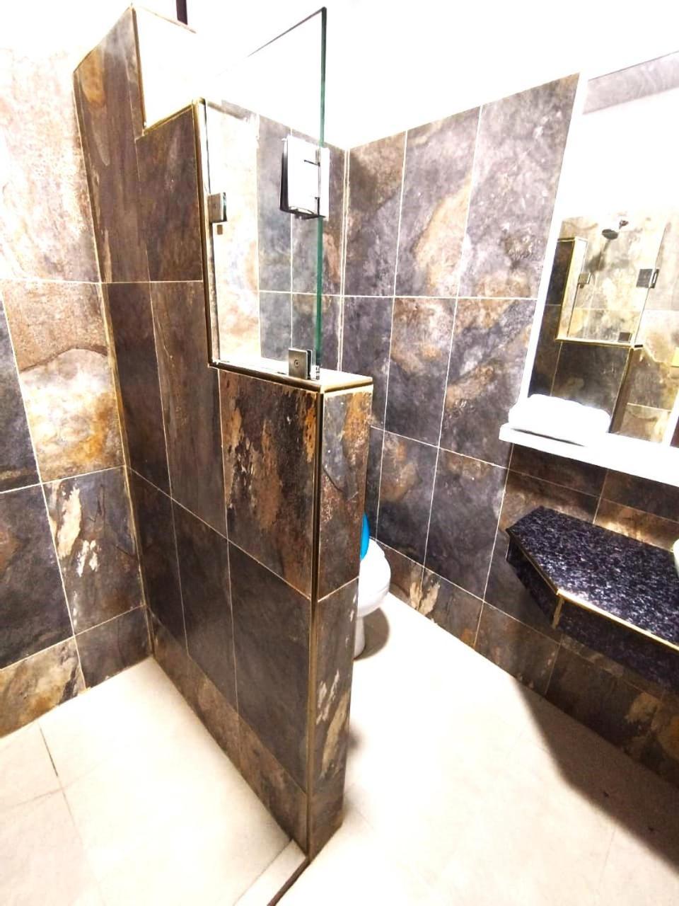 פוארטו בקריסו מורנו Hotel Los Algarrobos מראה חיצוני תמונה