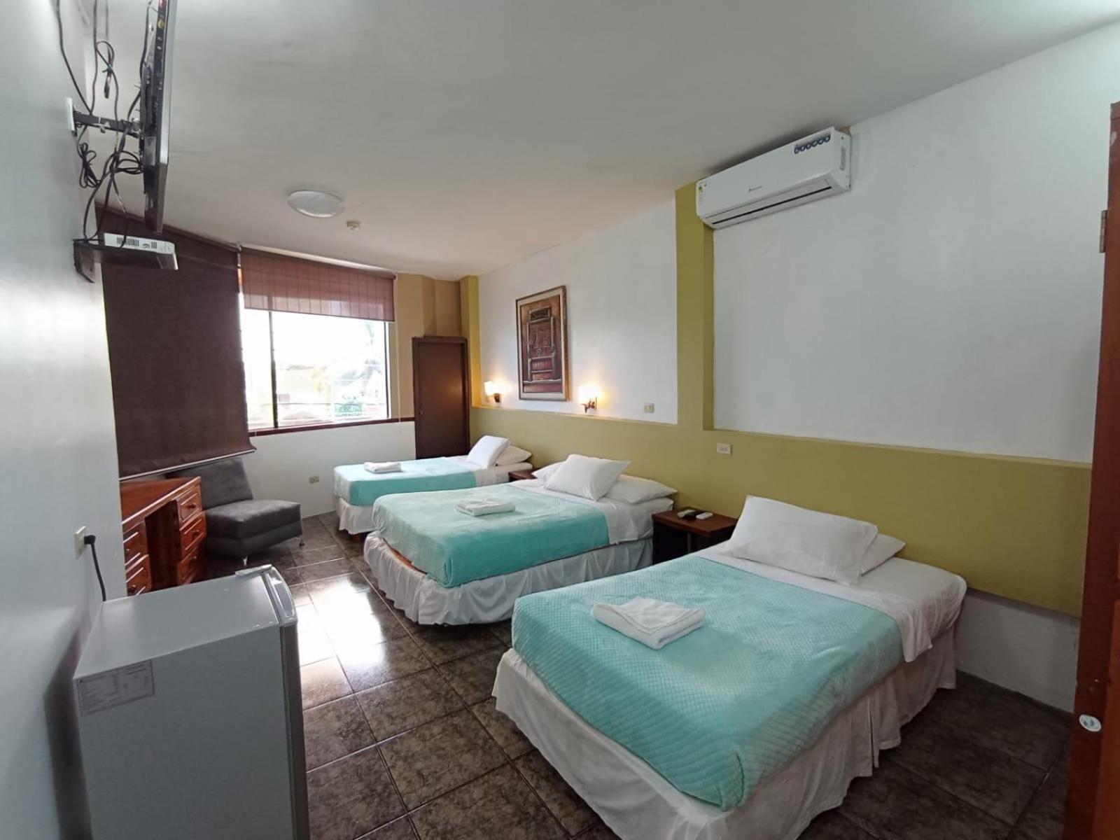 פוארטו בקריסו מורנו Hotel Los Algarrobos מראה חיצוני תמונה