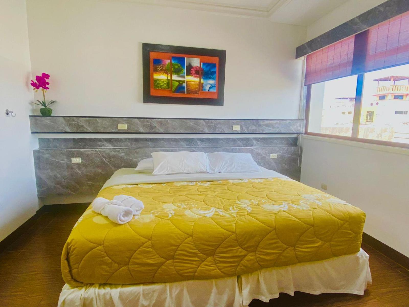 פוארטו בקריסו מורנו Hotel Los Algarrobos מראה חיצוני תמונה
