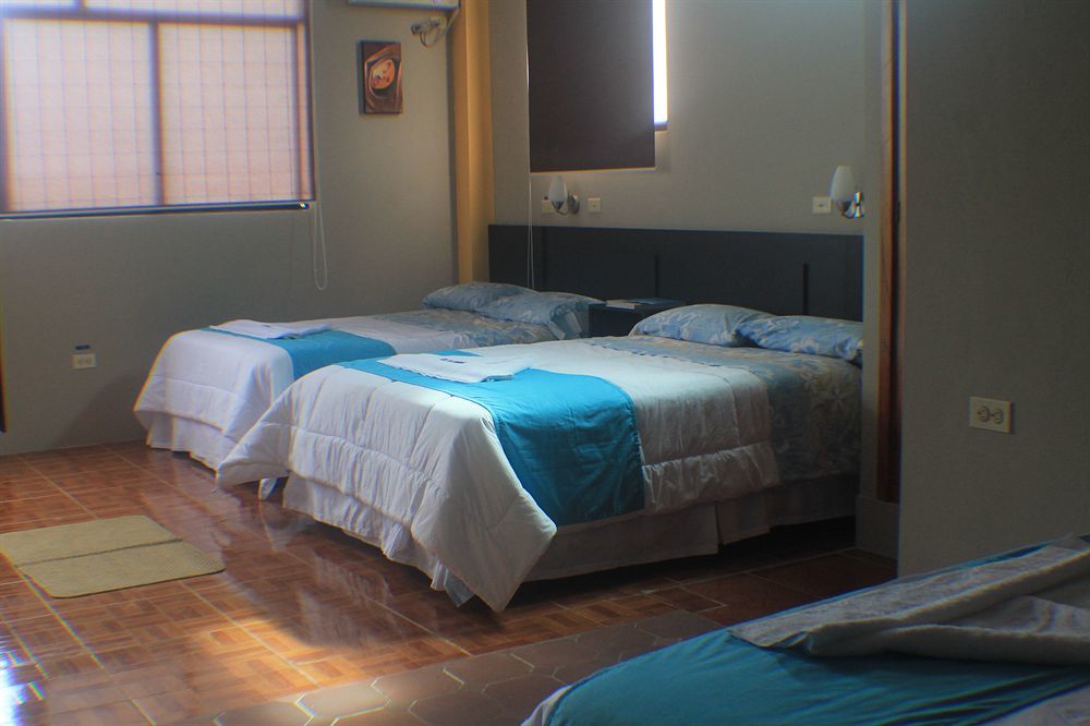 פוארטו בקריסו מורנו Hotel Los Algarrobos מראה חיצוני תמונה