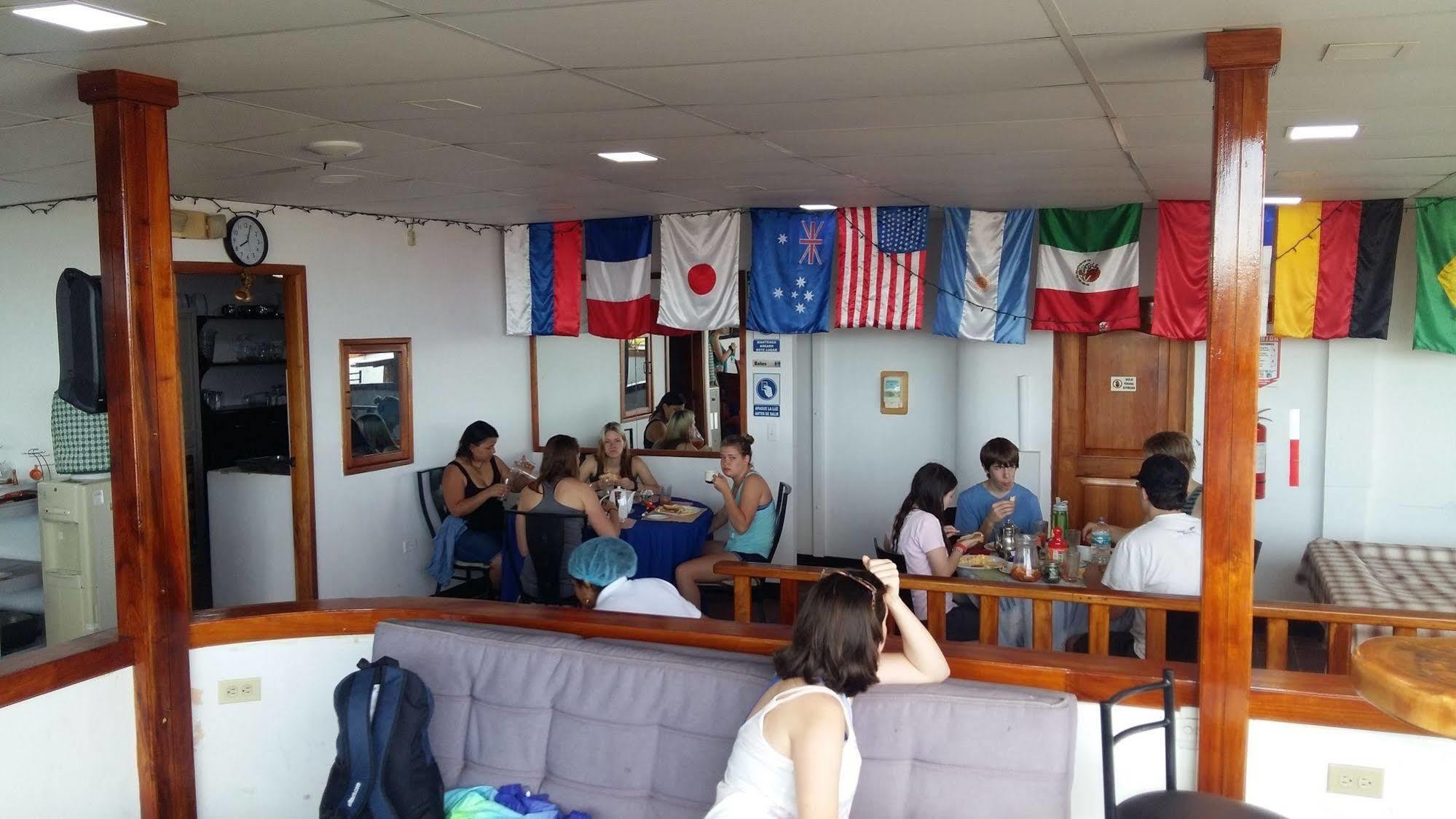 פוארטו בקריסו מורנו Hotel Los Algarrobos מראה חיצוני תמונה