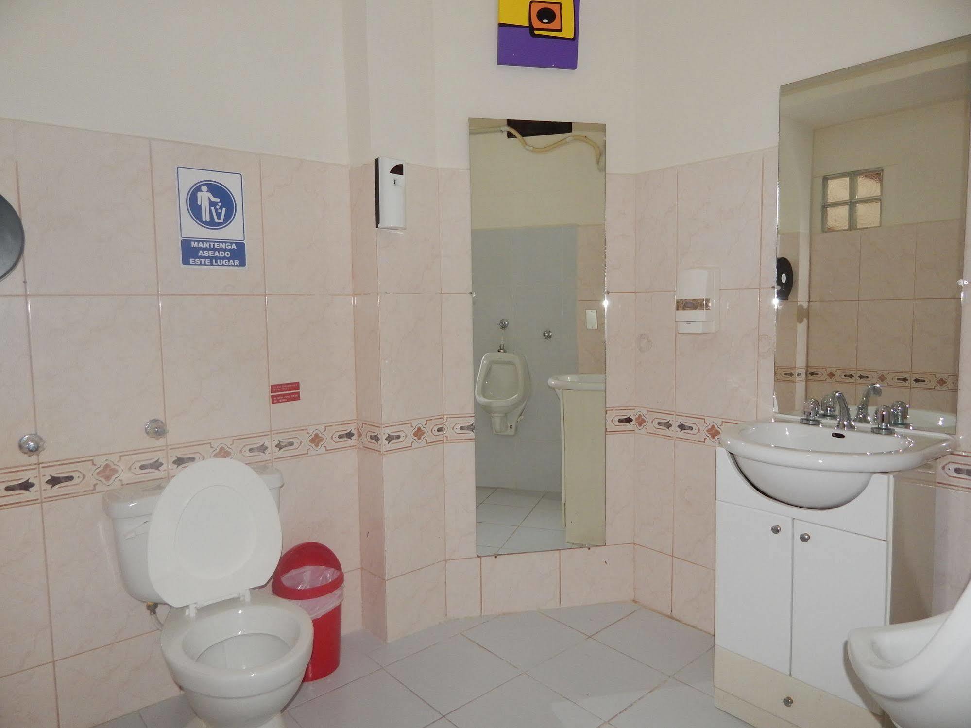 פוארטו בקריסו מורנו Hotel Los Algarrobos מראה חיצוני תמונה