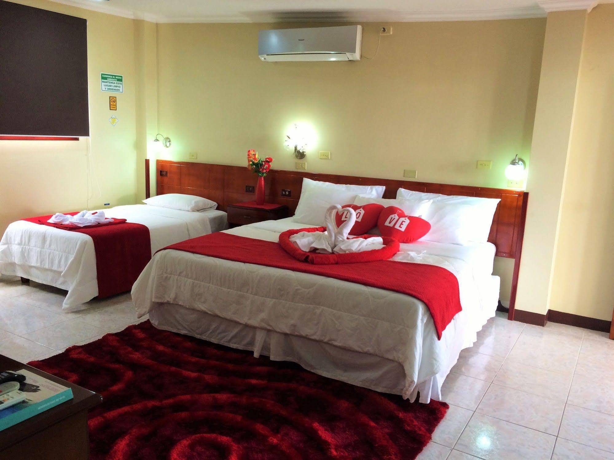 פוארטו בקריסו מורנו Hotel Los Algarrobos מראה חיצוני תמונה